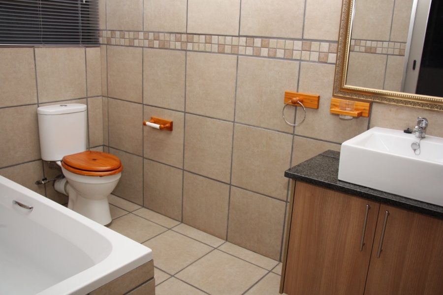 2 Bedroom Property for Sale in Langenhovenpark Free State